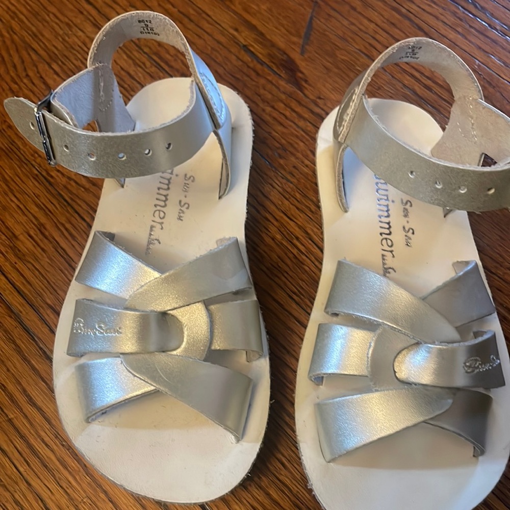 sun-sun swimmer sandals size9T